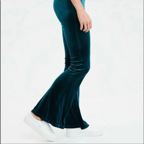 American Eagle Green Velvet Flare Leggings - Picture 7 of 9